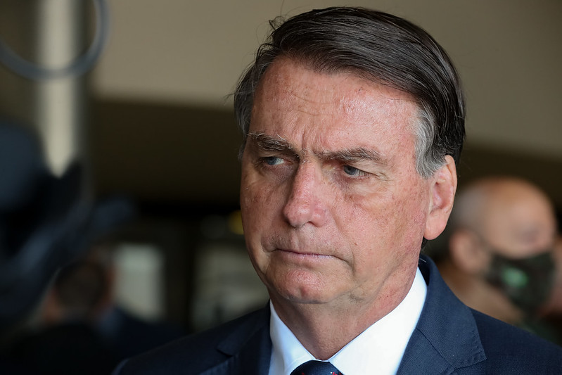 TSE forma maioria contra cassação de Bolsonaro e crítica uso ilícito do WhatsApp nas eleições