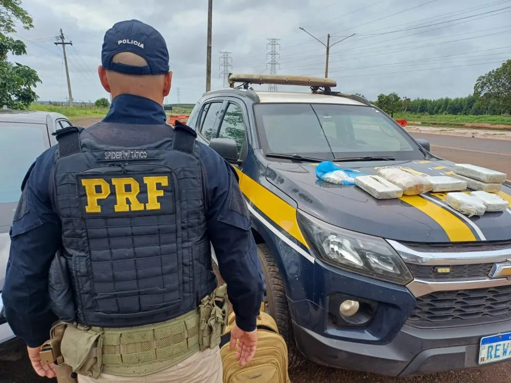 PRF apreende drogas sintéticas e skunk em veículo de aplicativo em Três Lagoas 