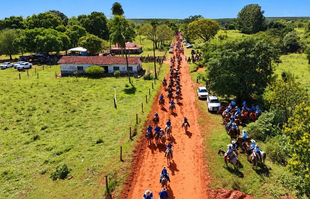 Entre poeira, berrantes e tradição, 19ª Cavalgada do Arapuá resgata a alma sertaneja e a história dos boiadeiros