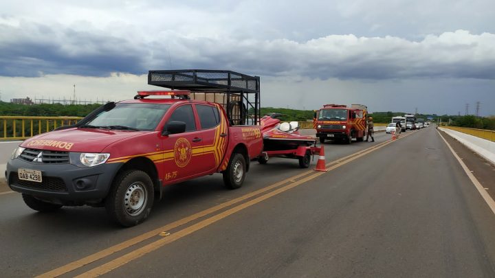 Homem tenta se jogar da ponte e é salvo pelo Corpo de Bombeiros em Três Lagoas