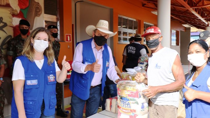 Mais de 1,2 mil famílias do CRAS “Ana Maria Moreira” estão recebendo cesta de alimentos