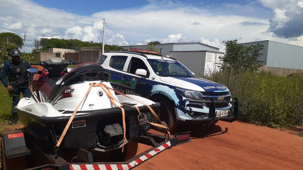 Polícia Militar recupera Jet-Ski e carreta reboque furtados em residência de Três Lagoas