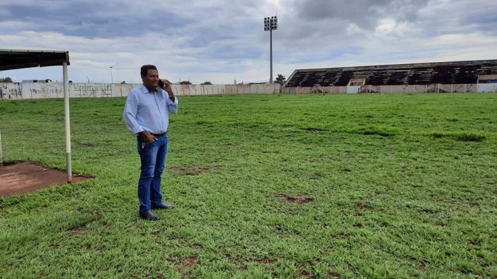 SEJUVEL inicia manutenção e limpeza dos campos de futebol dos bairros e do “Madrugadão”