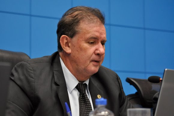 Deputado Eduardo Rocha solicita convênio de Três Lagoas com o Estado para limpeza de escolas estaduais