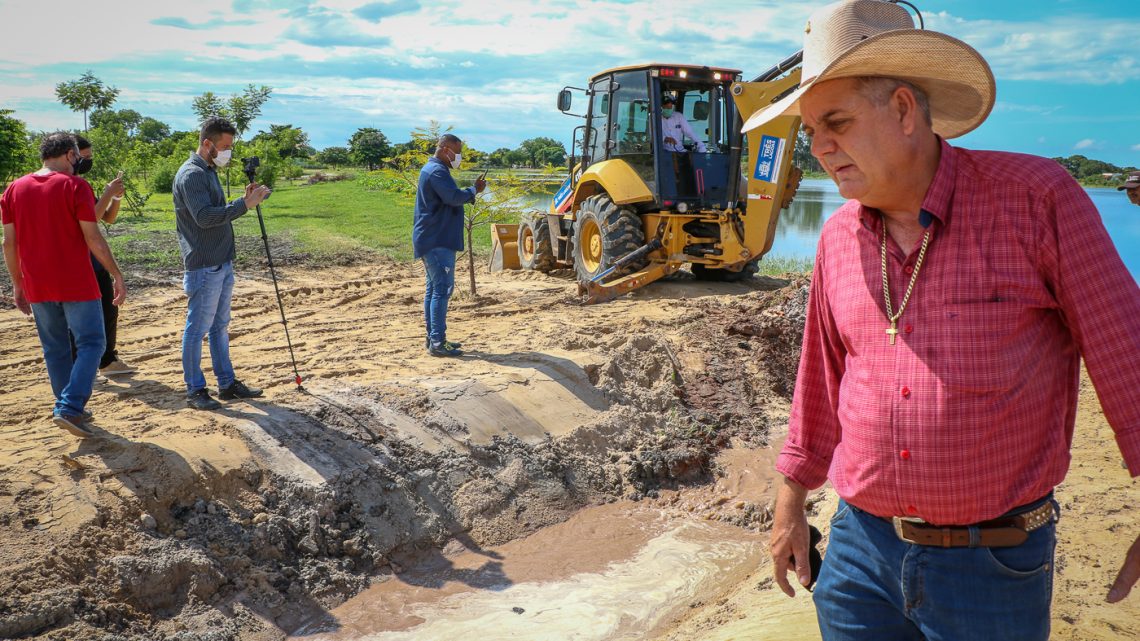 Prefeito Angelo Guerreiro entrega obra de canalização para salvar a 1ª Lagoa