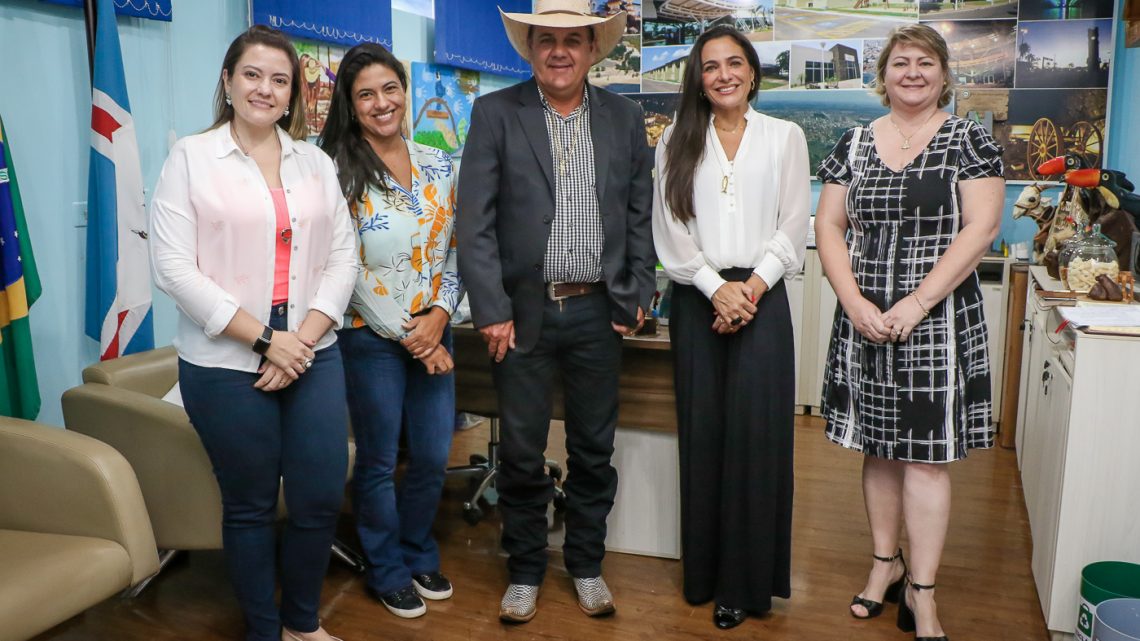 Prefeito Angelo Guerreiro recebe visita da Líder global de Relações Corporativa da Suzano