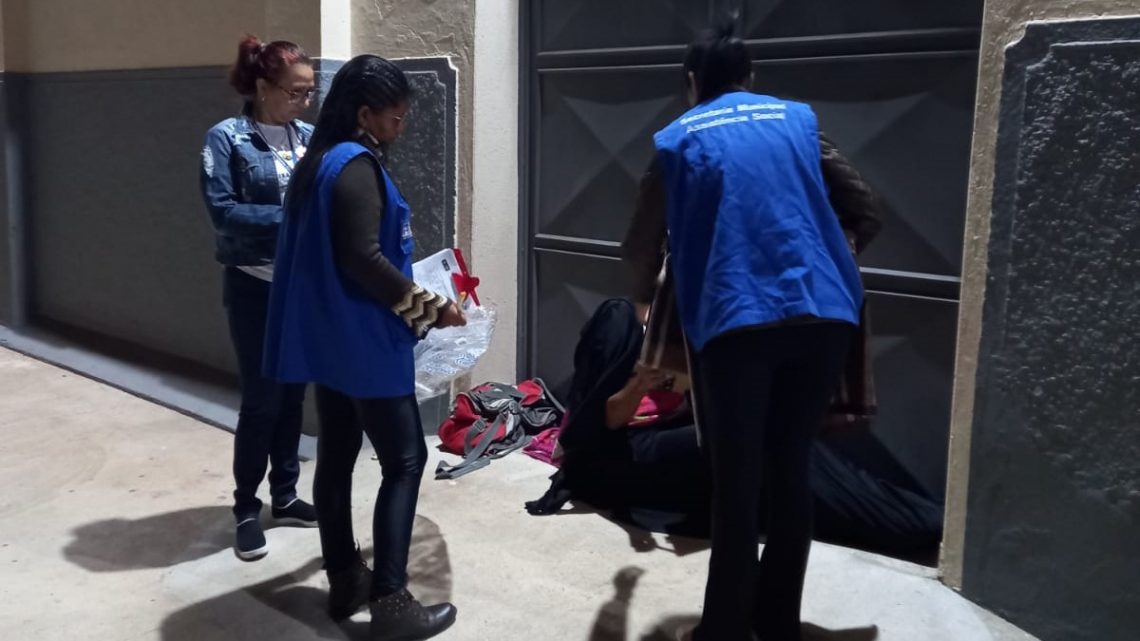 Assistência Social realiza abordagem e distribuição de cobertores às pessoas em situação de rua em Três Lagoas