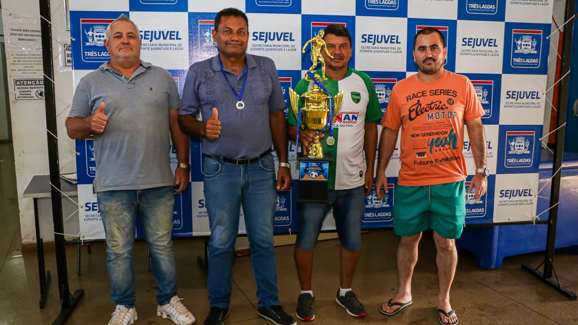 Secretário de Esportes recepciona campeões de futebol society Master em Pereira Barreto