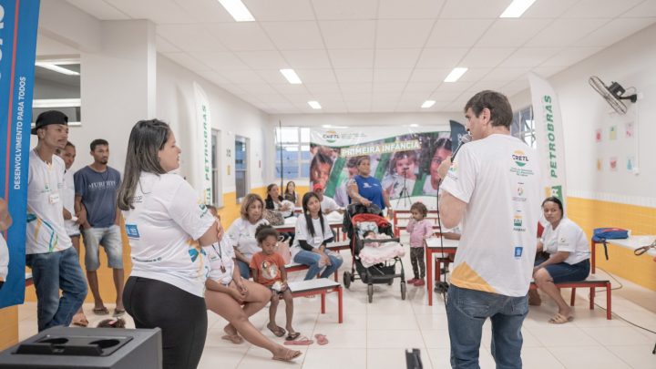 CRE TL e SEMEC realizam oficina educativa com famílias da região do Bairro Novo Oeste