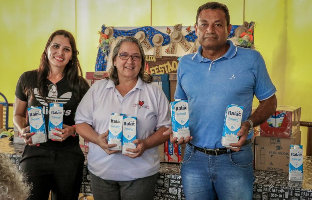 SEJUVEL entrega mais de 280 litros de leite longa vida ao Instituto de Longa Permanência para Idosos “Eurípedes Barsanulpho”