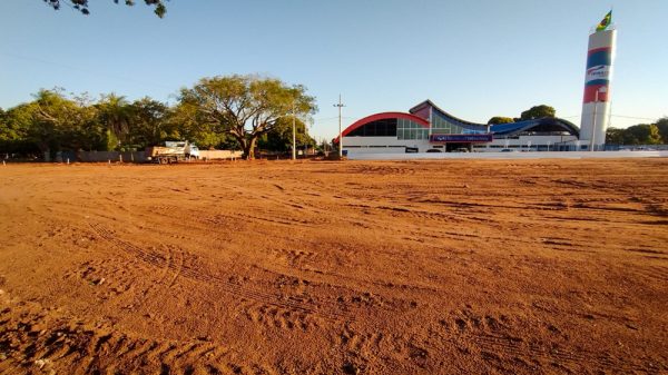 Obra do entorno da Feira Central en Três Lagoas entra na etapa de terraplanagem