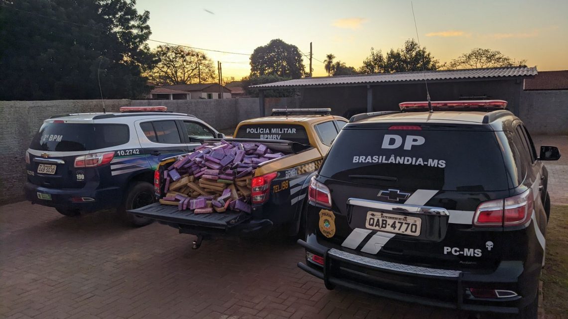 Foragido é preso após capotar carro em Brasilândia com mais de 300 quilos de maconha