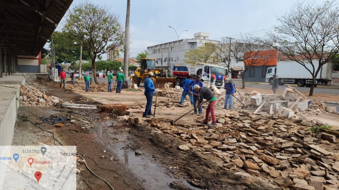 PONTO CENTRAL DE ÔNIBUS – SEINTRA inicia demolição de muro e calçada do antigo barracão da Citocal