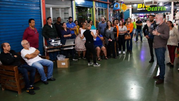 Prefeitura se reúne com comerciantes do Shopping Popular para apresentar projeto de construção da nova sede