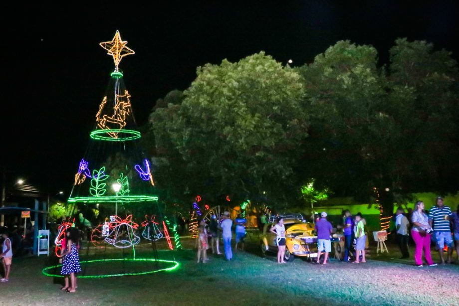 Inauguração da decoração de Natal e Projeto “Vida na Praça” levaram alegria e lazer ao Distrito de Arapuá