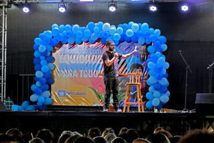 Bráulio Bessa palestra em evento de acolhimento aos servidores para o início do ano letivo na REME 2023 promovido pela SEMEC em Três Lagoas