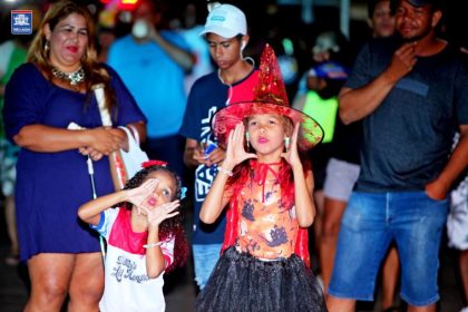 Carnatrês: segunda noite de diversão foi regada de folia, música e concurso de fantasias