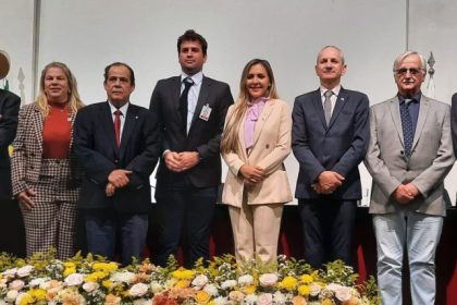 Em Brasília, Angelo Guerreiro toma posse e apresenta conquistas da AMUSUH aos municípios