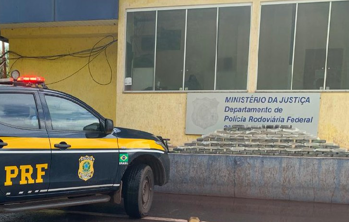 PRF apreende 101 quilos de pasta base de cocaína na BR-262 em MS