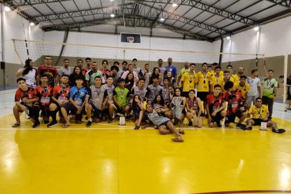 Equipes masculina e feminina sub-17 da SEJUVEL são campeãs na primeira etapa da Liga Integração de Voleibol