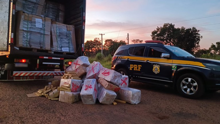 PRF apreende 722,8 Kg de maconha em Água Clara