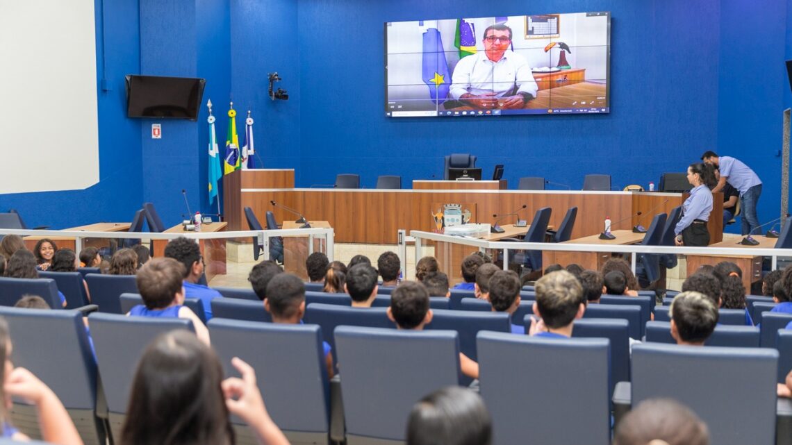 Mais alunos da escola Filinto Muller tenham a oportunidade de conhecer a Câmara e vereadores  em Três Lagoas