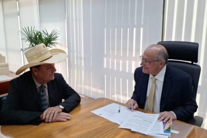 Guerreiro é recebido no Palácio do Planalto pelo Presidente da República Interino