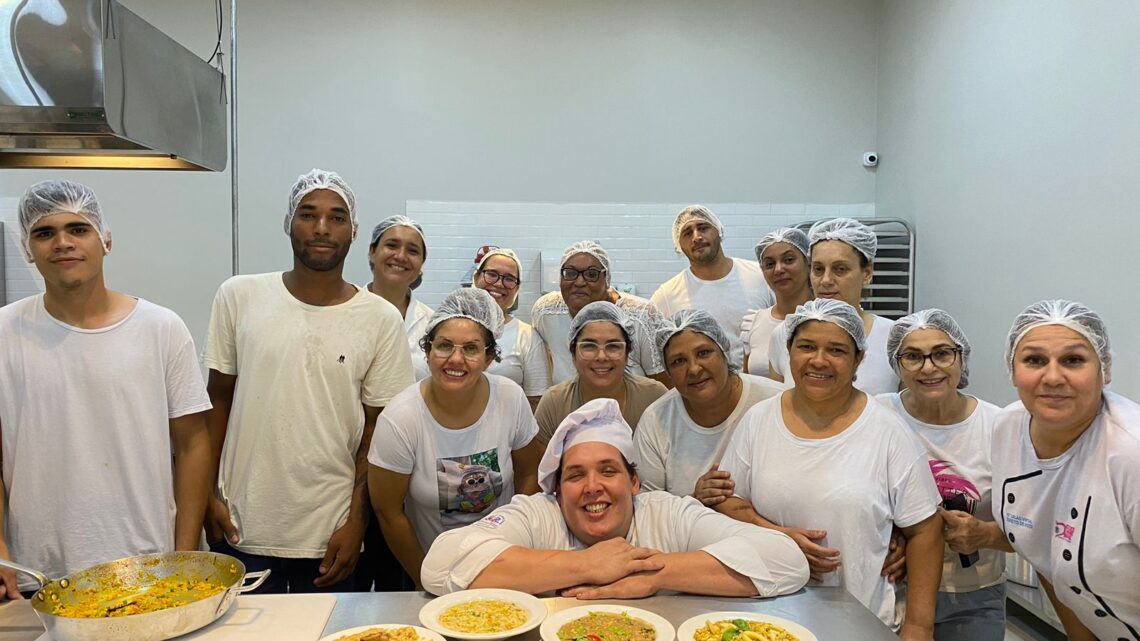 Com apoio da Suzano, Abrasel qualifica 120 pessoas para atuarem no setor gastronômico de Três Lagoas