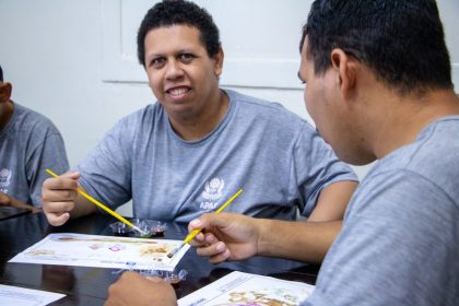 Com uso de tintas orgânicas, oficina da SEMEA leva sensibilização ambiental para alunos da APAE