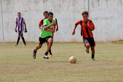 Veja como fazer inscrição para aulas de futebol de campo da Sejuvel