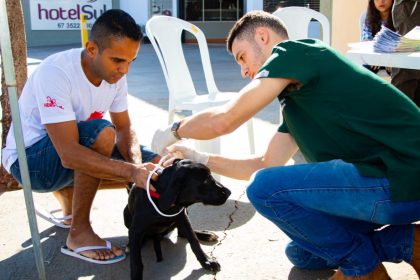 ENCOLEIRA CÃO – SMS promoveu plantão de atendimento no bairro Santa Júlia