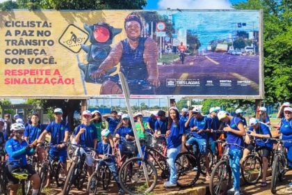 SEMANA MUNICIPAL DE TRÂNSITO – Deptran realizou passeio ciclístico e blitz educativa com estudantes