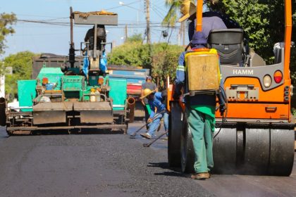 SEINTRA realiza recapeamento em 1500 metros de ruas dos bairros Santo André, Lapa e Centro