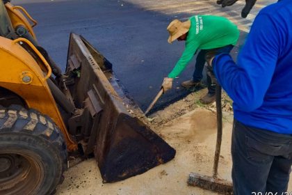 Infraestrutura esclarece que limpeza de resíduos de obras de asfalto são recolhidos semanalmente em Três Lagoas