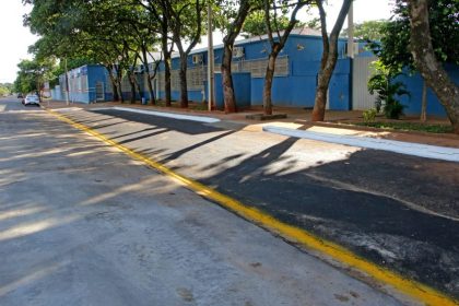 Escola Municipal Irmã Scheilla ganha recuo para ônibus escolar após pedido da diretora da unidade