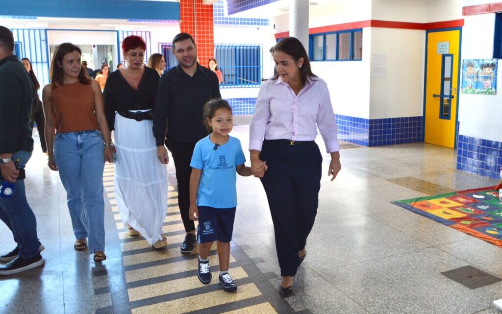 Em Campo Grande, pais aprovam melhorias na EMEI Elenir Zanqueta Molina durante visita da prefeita Adriane Lopes