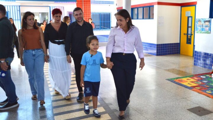 Em Campo Grande, pais aprovam melhorias na EMEI Elenir Zanqueta Molina durante visita da prefeita Adriane Lopes