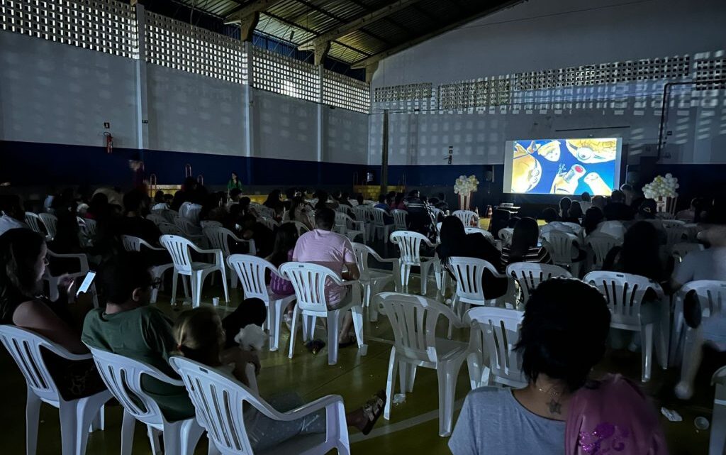 Sessão de Cinema em comemoração aos 71 anos de Água Clara: Uma noite de diversão para a comunidade