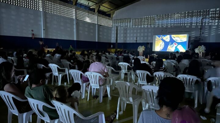 Sessão de Cinema em comemoração aos 71 anos de Água Clara: Uma noite de diversão para a comunidade